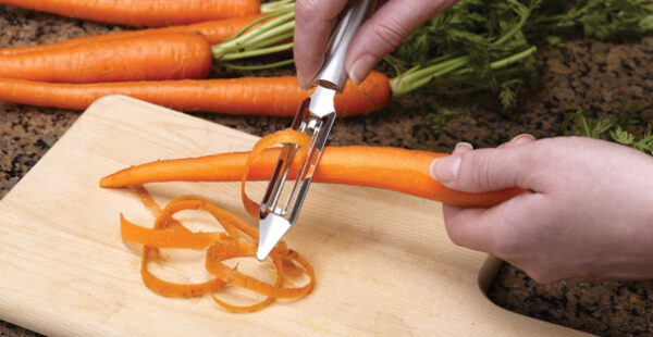 R132 Vegetable Peeler